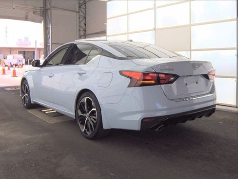 Used 2023 Nissan Altima 2.5 SR FWD image 2