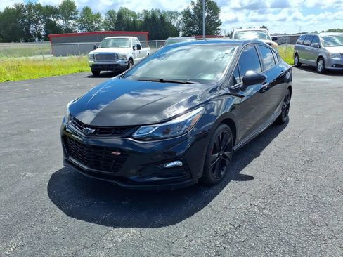 Used 2018 Chevrolet Cruze LT w/ Sun And Sound Package FWD image 2