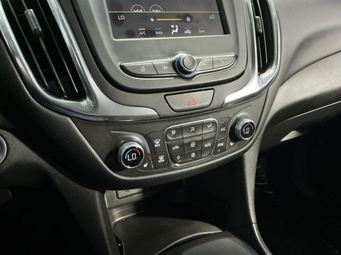 Used 2021 Chevrolet Equinox LT AWD/4WD image 22