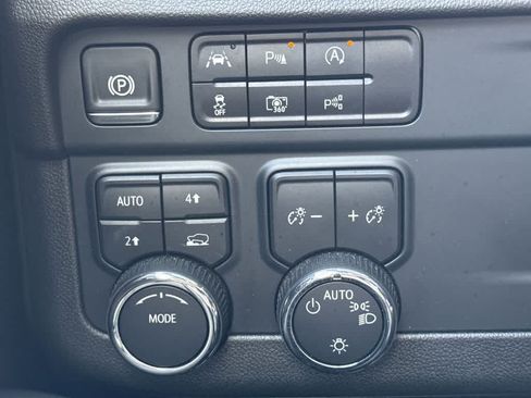 Used 2025 Chevrolet Tahoe LT AWD/4WD image 17