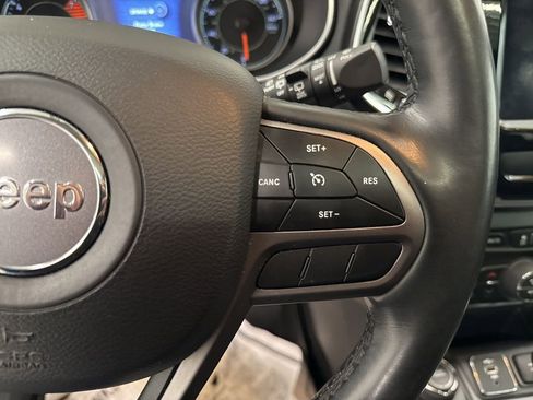 Used 2020 Jeep Cherokee Limited image 15