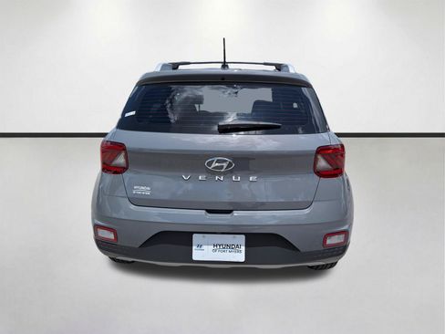 Used 2023 Hyundai Venue SEL FWD image 5