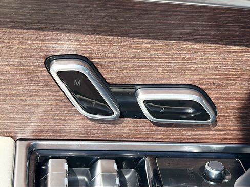 New 2025 Land Rover Range Rover SE image 18