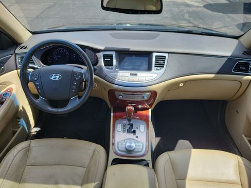 Used 2013 Hyundai Genesis 3.8 w/ Technology Pkg RWD image 10