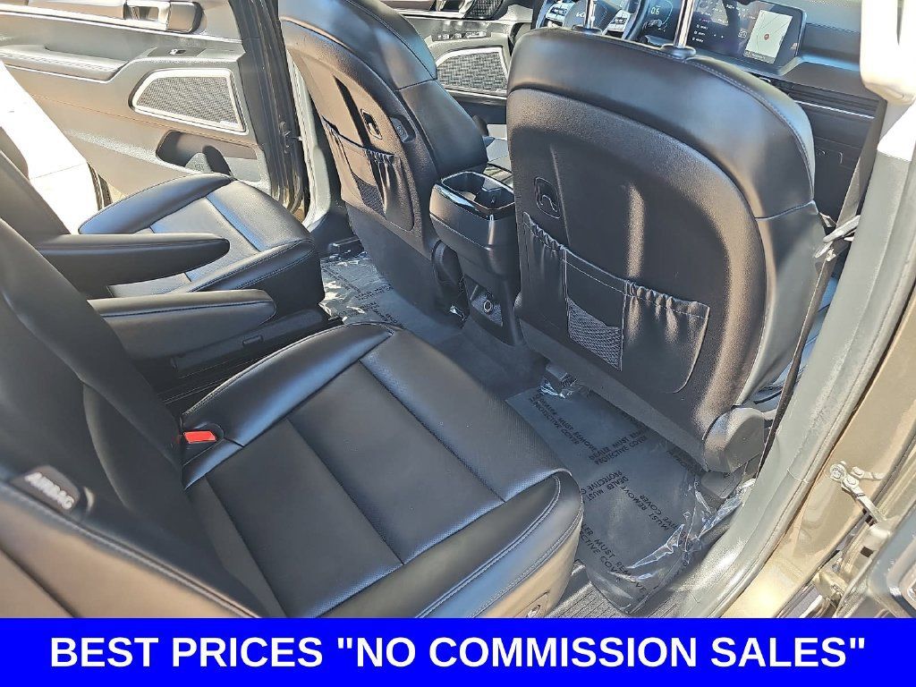 Used 2025 Kia Telluride S FWD image 11