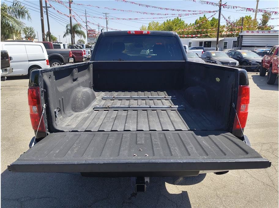 Used 2010 Chevrolet Silverado 2500 LT w/ Interior Plus Package AWD/4WD image 12