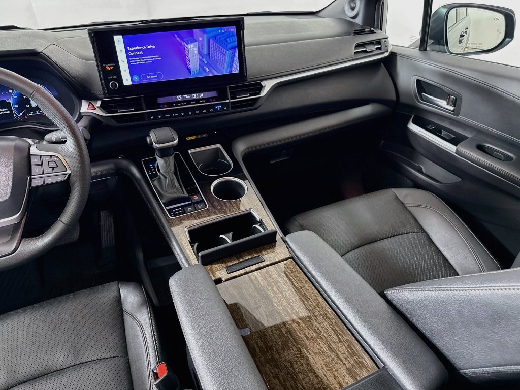 Used 2026 Toyota Sienna Platinum AWD/4WD image 24