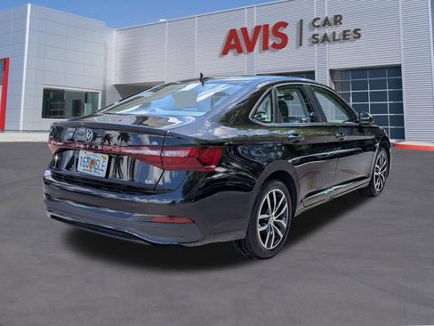 Used 2025 Volkswagen Jetta SE FWD image 6