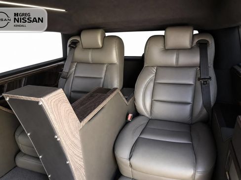 Used 2018 Chevrolet Suburban LT AWD/4WD image 12