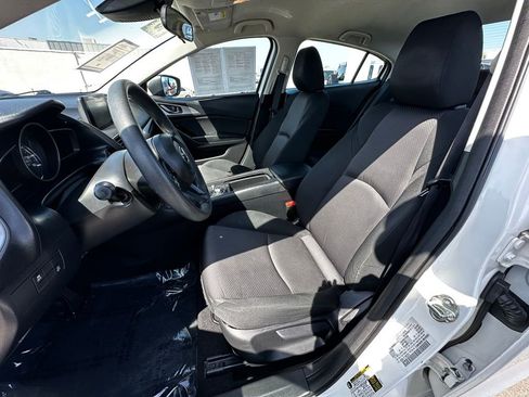 Used 2018 MAZDA MAZDA3 Sport FWD image 12