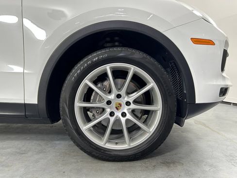 Used 2019 Porsche Cayenne AWD/4WD image 11