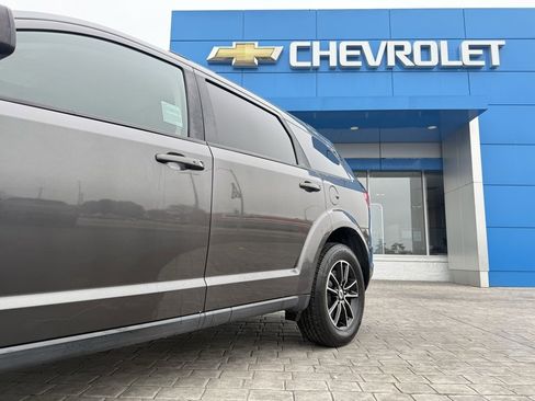 Used 2018 Dodge Journey SE w/ Popular Equipment Group image 4