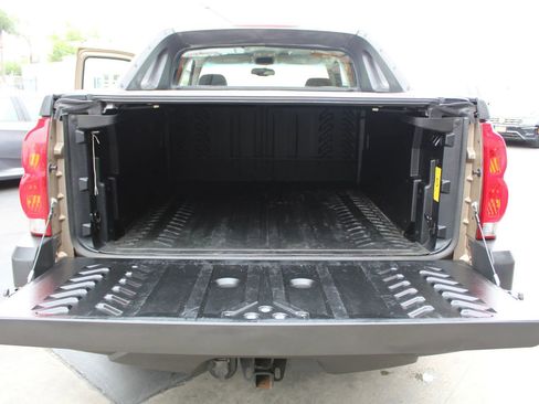 Used 2006 Chevrolet Avalanche LS w/ Preferred Equipment Group RWD image 25