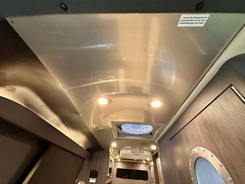 Used 2019 Mercedes-Benz Sprinter 2500 image 47