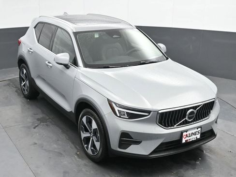 New 2025 Volvo XC40 B5 Core w/ Protection Package Premier image 35
