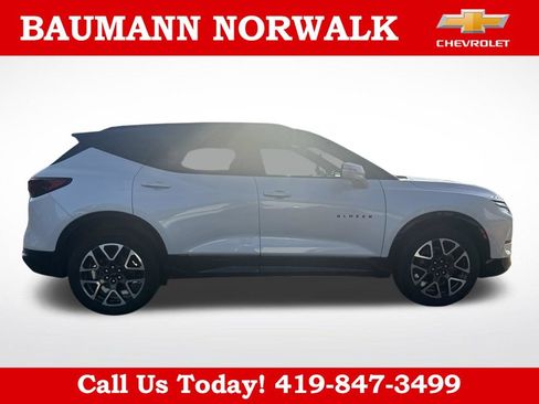 Used 2023 Chevrolet Blazer RS w/ Driver Confidence II Package FWD image 4