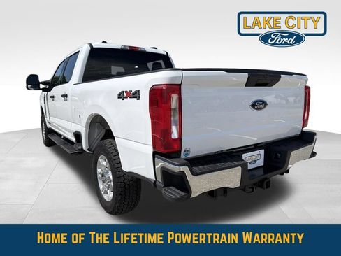 Used 2025 Ford F250 XLT AWD/4WD image 3