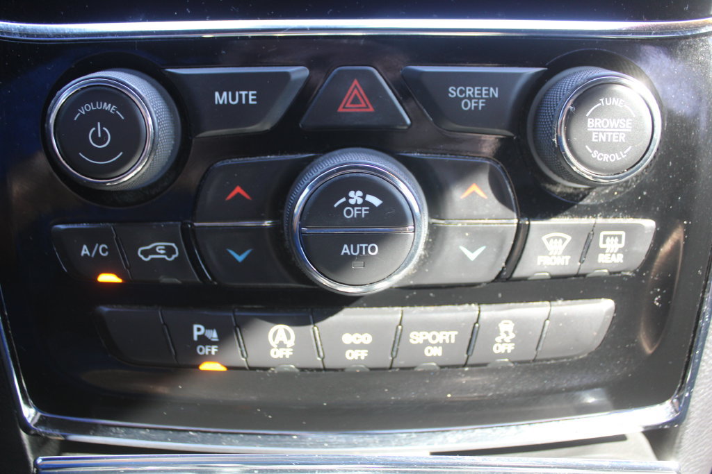 Used 2020 Jeep Grand Cherokee Limited w/ Luxury Group II AWD/4WD image 39