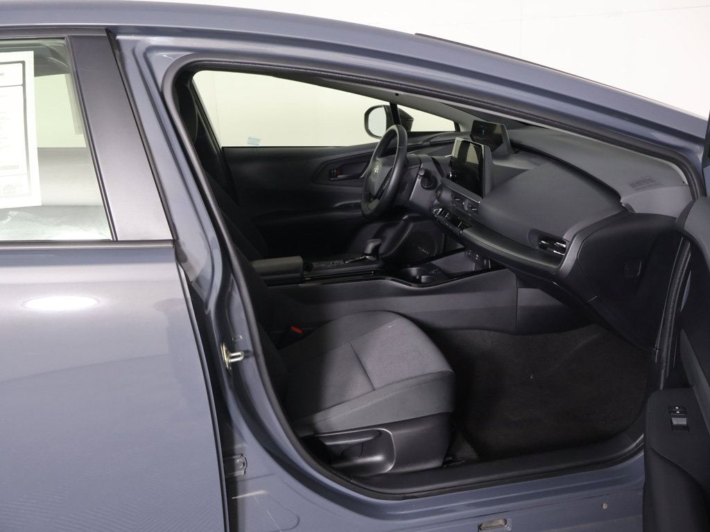 Used 2025 Toyota Prius LE FWD image 24