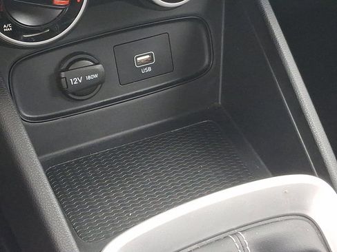 Used 2020 Hyundai Venue SE image 22