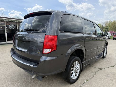 Used 2016 Dodge Grand Caravan SXT FWD image 5