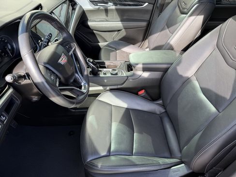 Used 2023 Cadillac XT6 Premium Luxury image 7