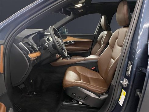 Used 2023 Volvo XC90 B6 Plus image 9