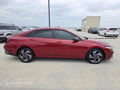 Certified 2025 Hyundai Elantra Sport FWD image 5