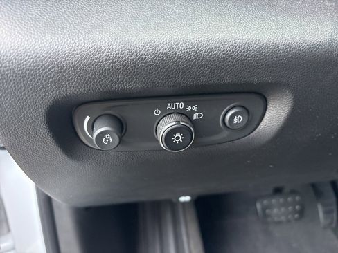 Used 2020 Chevrolet Traverse LT w/ LT Premium Package image 12