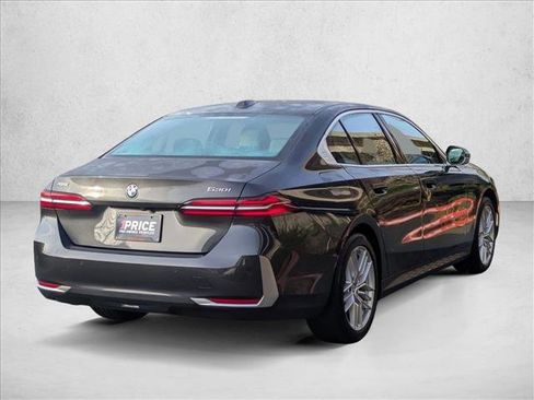 Used 2025 BMW 530i xDrive w/ Premium Package image 5