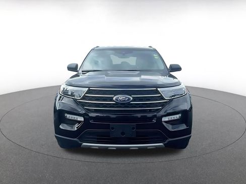 Used 2024 Ford Explorer XLT w/ Equipment Group 202A image 4