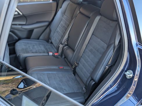 Used 2023 Mitsubishi Outlander SE image 18