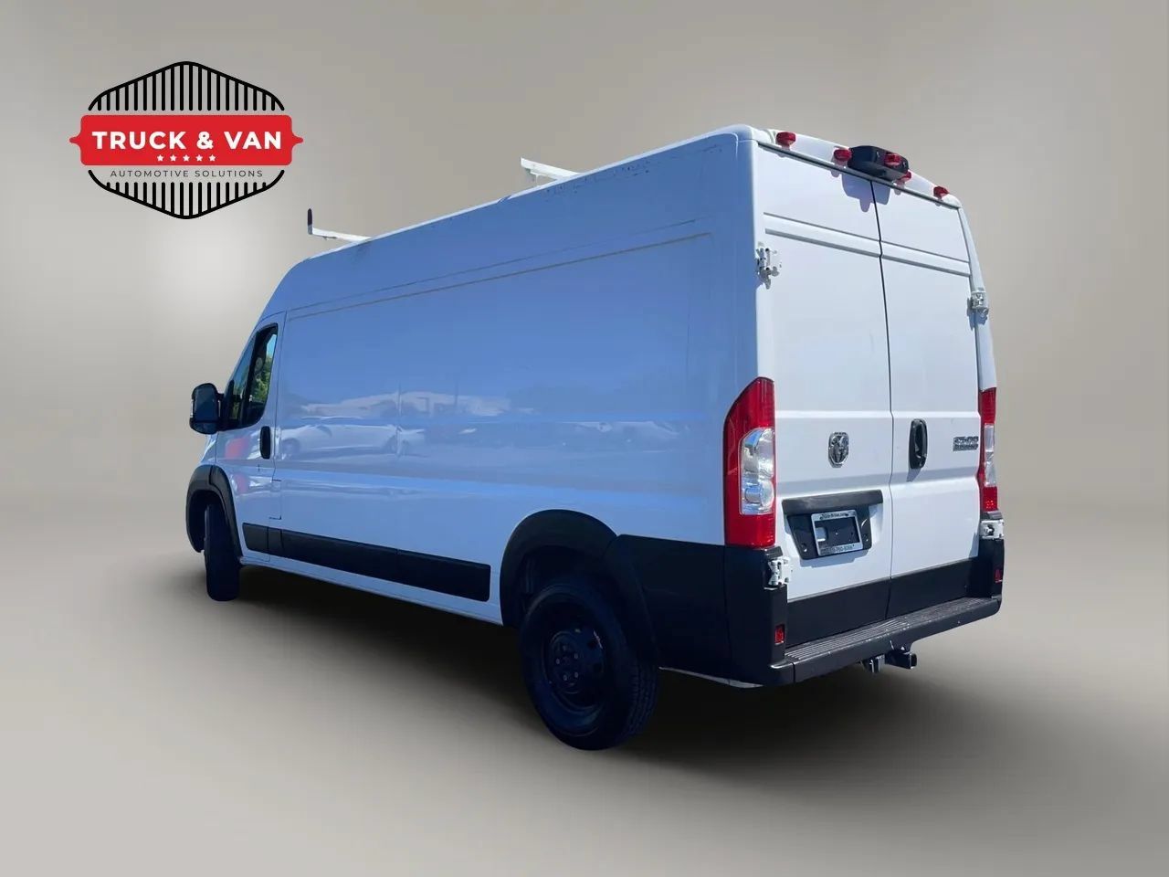 Used 2023 RAM ProMaster 2500 w/ Convenience Group FWD image 4
