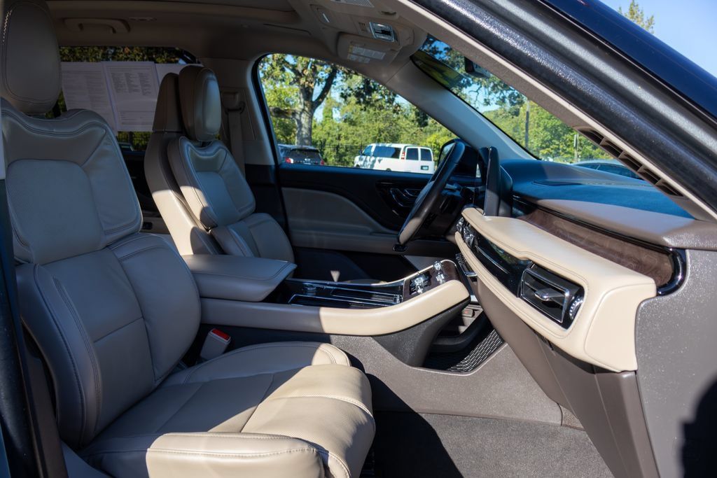 Used 2024 Lincoln Aviator Reserve w/ Equipment Group 201A AWD/4WD image 12