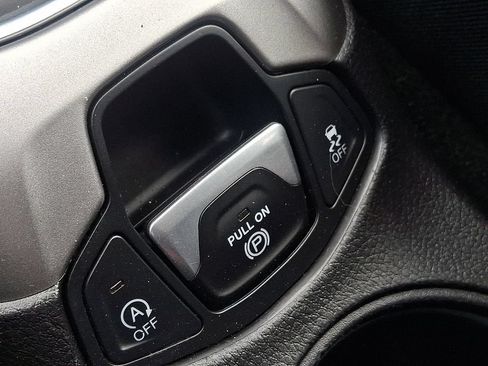 Used 2020 Jeep Compass Latitude w/ Cold Weather Group AWD/4WD image 27