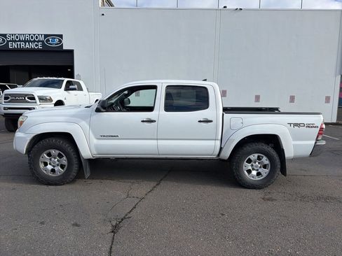 Used 2015 Toyota Tacoma 4x4 Double Cab w/ TRD Off-Road Package image 2