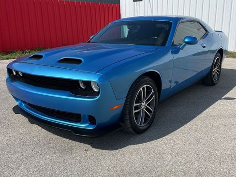 Used 2019 Dodge Challenger SXT w/ Driver Convenience Group image 2