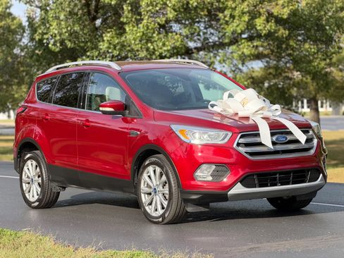 Used 2017 Ford Escape Titanium image 1