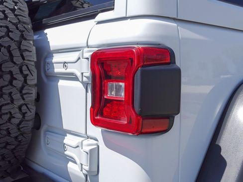 Used 2025 Jeep Wrangler Unlimited Rubicon image 5