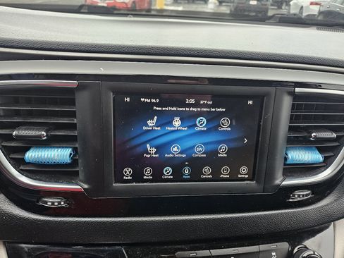 Used 2020 Chrysler Pacifica Touring w/ Cold Weather Group image 27