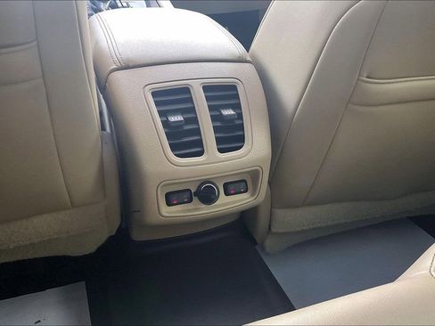 Used 2017 Ford Taurus Limited image 30