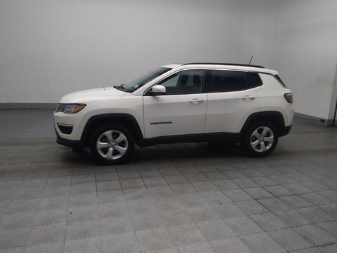 Used 2019 Jeep Compass Latitude w/ Popular Equipment Group AWD/4WD image 2