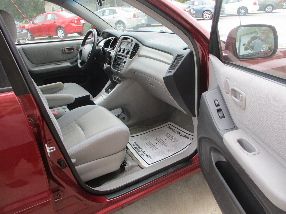 Used 2006 Toyota Highlander 2WD w/ Cold Weather Pkg image 19