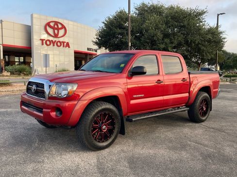 Used 2011 Toyota Tacoma PreRunner w/ SR5 Pkg #2 RWD image 1