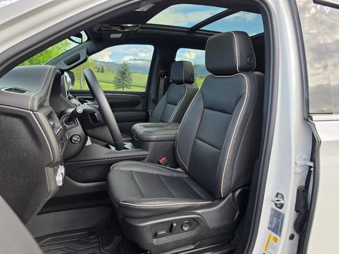 Used 2023 GMC Yukon XL SLT w/ SLT Luxury Package AWD/4WD image 10