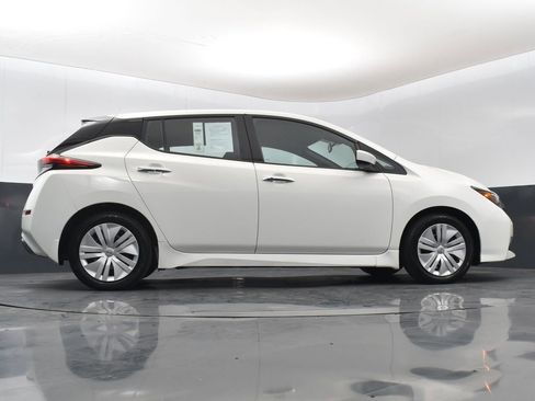 Used 2024 Nissan Leaf S image 42