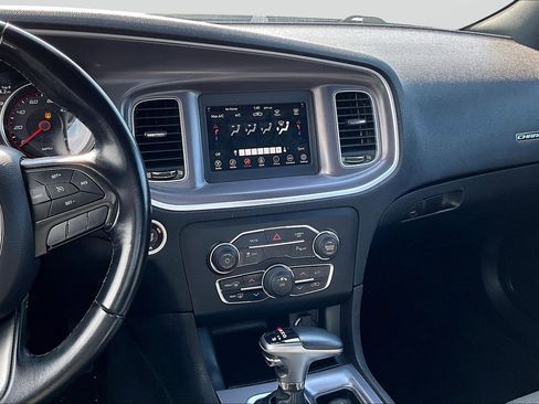 Used 2019 Dodge Charger SXT image 6
