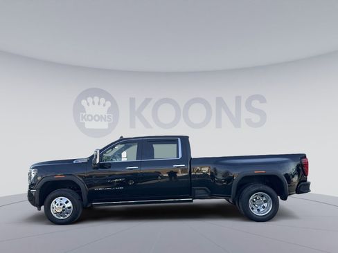 Used 2025 GMC Sierra 3500 Denali w/ Denali Reserve Package image 2
