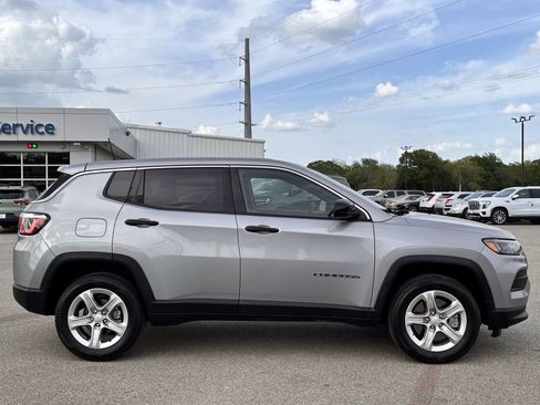 Used 2023 Jeep Compass Sport image 5