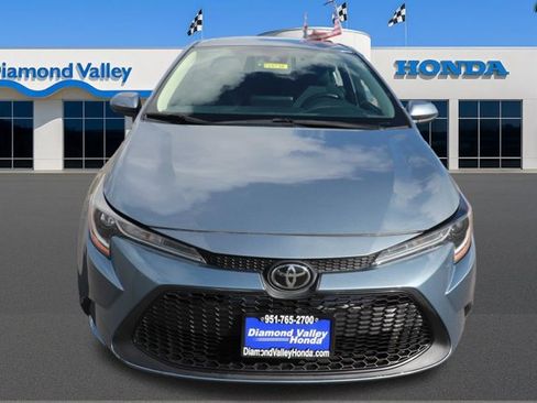 Used 2022 Toyota Corolla LE image 2